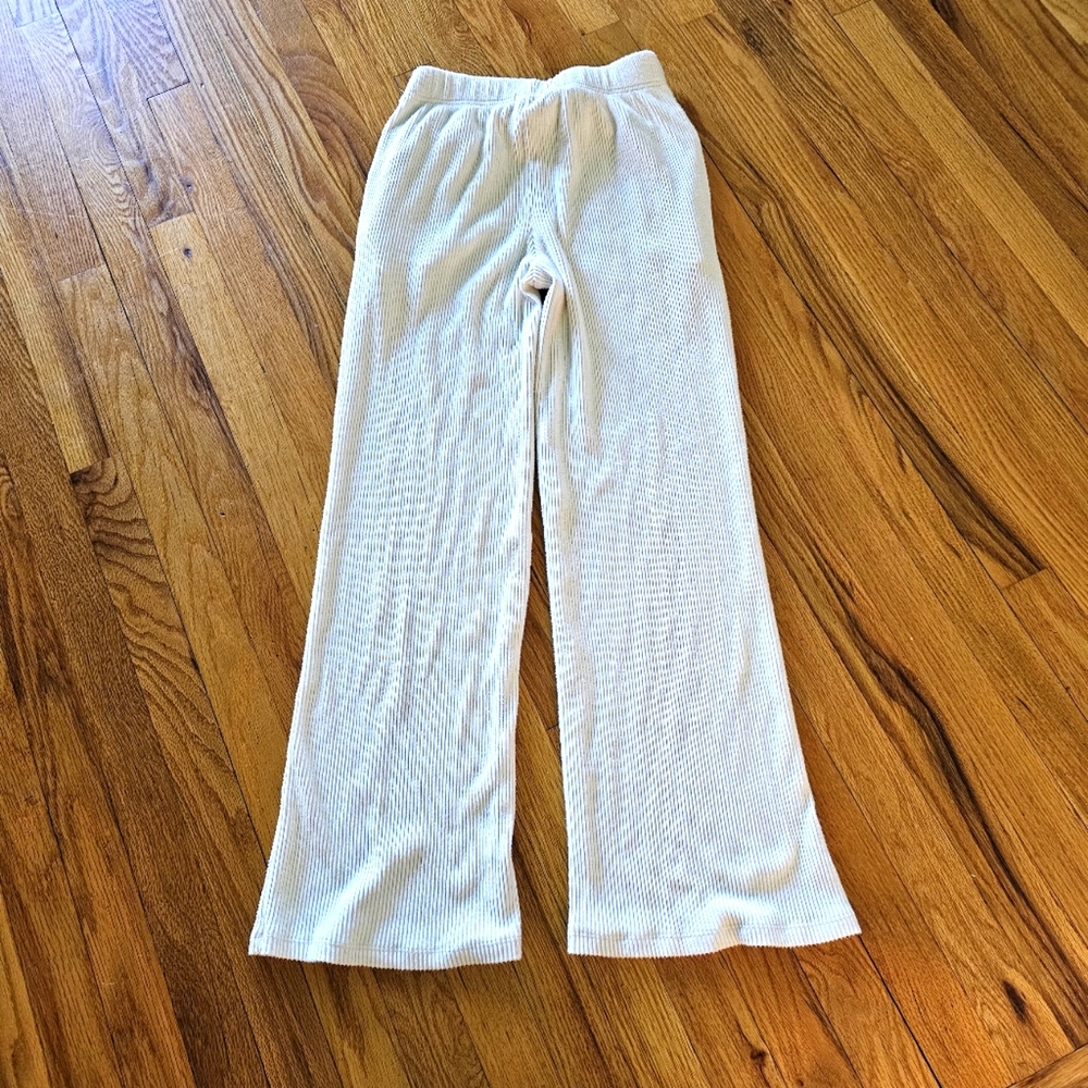 Super comfortable off-white ribbed lounge pants with pockets, size S